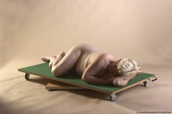 Nude Woman White Kneeling poses - ALL Average Kneeling poses - on both knees short blond Pinup