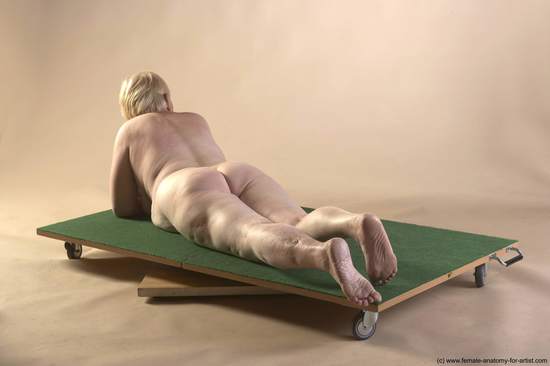 Nude Woman White Kneeling poses - ALL Average Kneeling poses - on one knee short blond Pinup