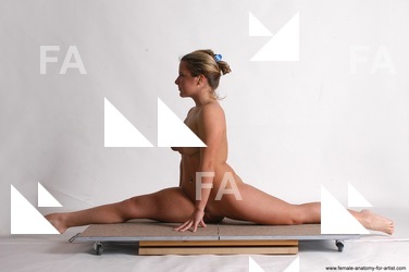 svetlana kneeling 01