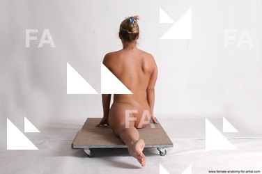 svetlana kneeling 03