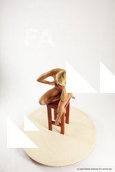 anastazie sitting 02a