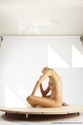 anastazie sitting 05c