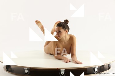 hortenzie laying 04b