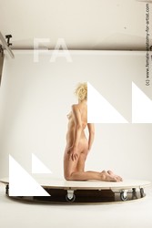 kneeling reference of lola 58c