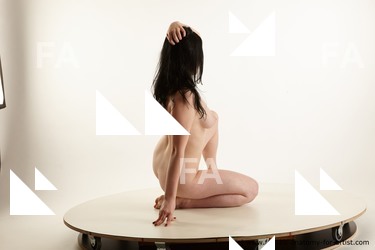 kneeling reference of hazel 15