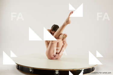 tracey sitting 01 04b