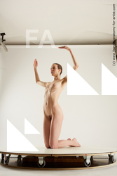 tracey kneeling 01 03c