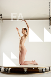 tracey kneeling 01 04c