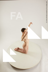 tracey kneeling 01 14a