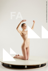 tracey kneeling 01 15b