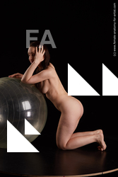 kneeling reference rania 01