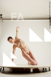 tracey kneeling 02 02c