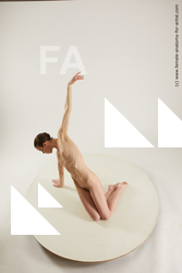 tracey kneeling 02 04a