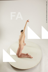 tracey kneeling 02 07a