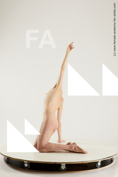 tracey kneeling 02 07b