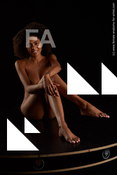 sitting reference luna corazon 01