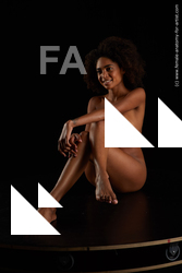 sitting reference luna corazon 02