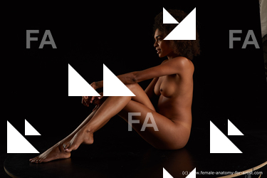 sitting reference luna corazon 03