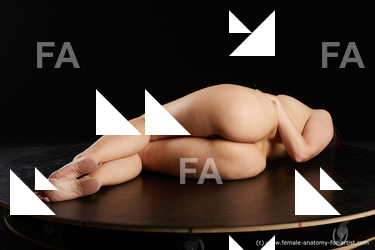 kneeling reference leticia 05