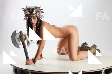 kneeling reference suleika 01