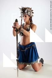 kneeling reference suleika 01