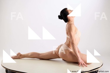 kneeling reference hanane 05