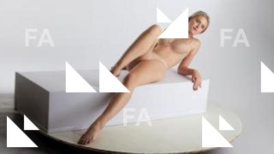 Lying reference poses Lenny