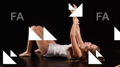 Lying reference poses Isla