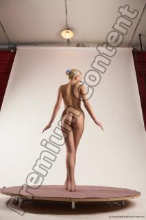 izabela standing 40c