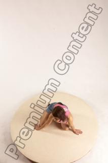karina kneeling 02a