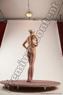 izabela standing 10c