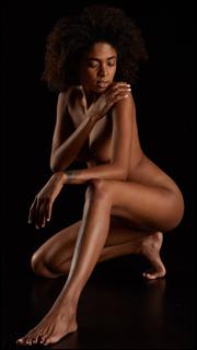 Kneeling reference poses Luna Corazon